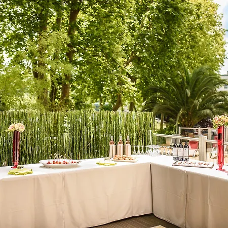 Le Hotel Bayona