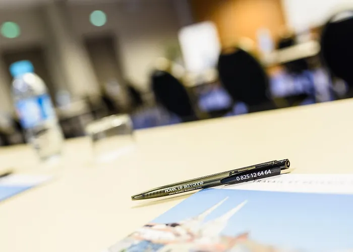 巴约讷酒店 酒店